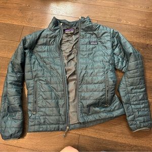 MENS Patagonia jacket (used as a women’s small)